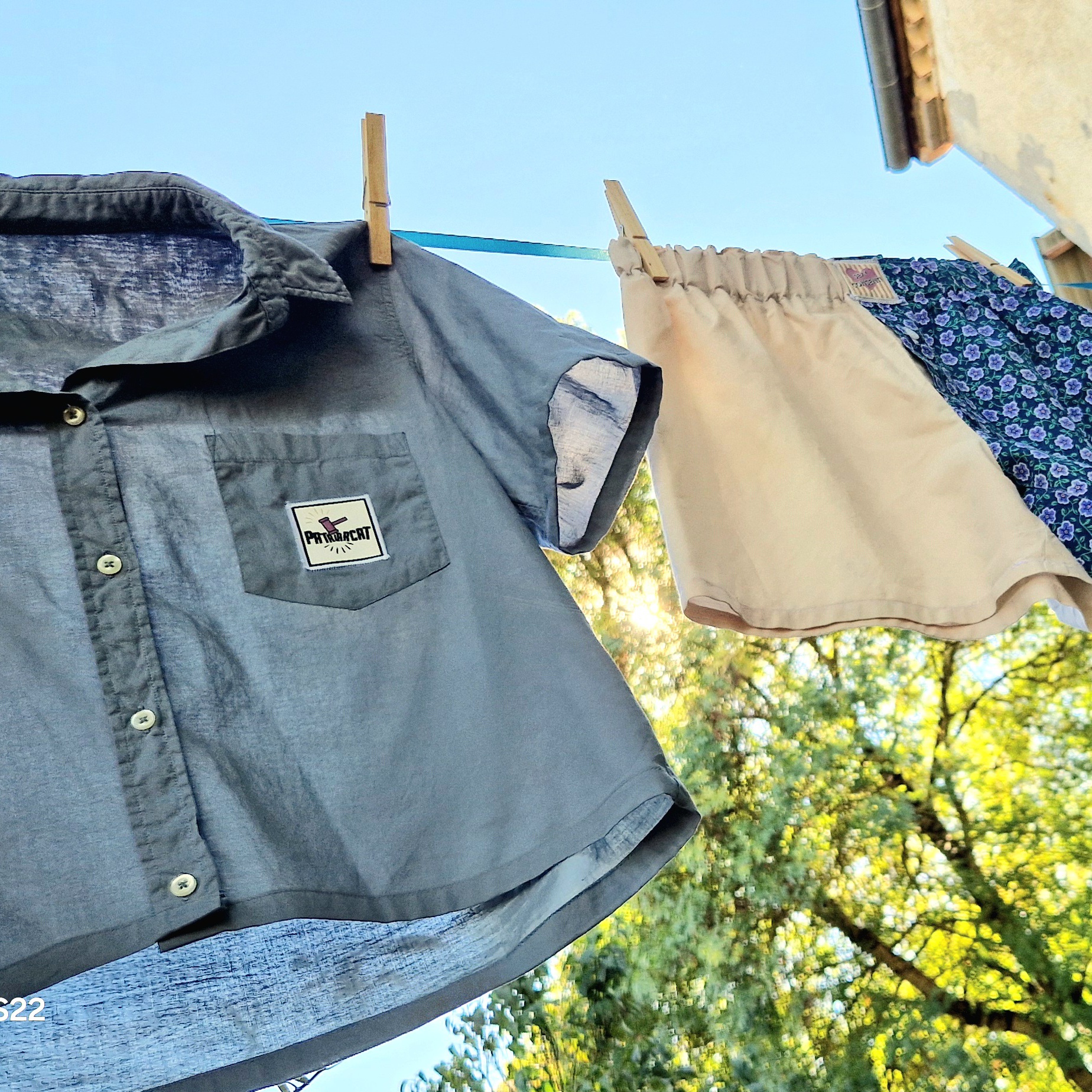 Chemise crop grise — Patriarcat